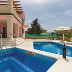 1525 Villa Peroj