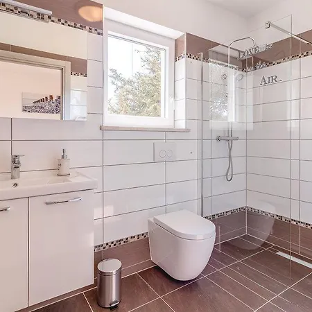 Villa 1525 *