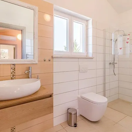 1525 Villa *