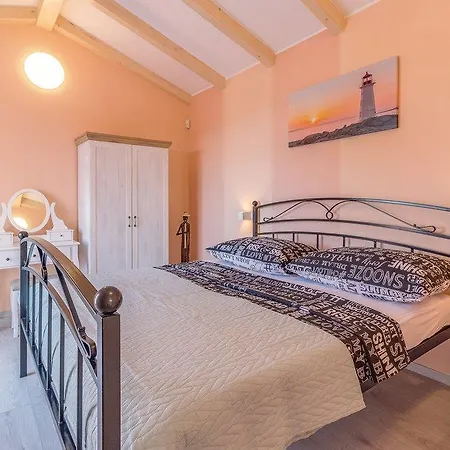1525 Villa *