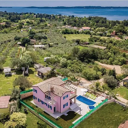 1525 Villa Peroj